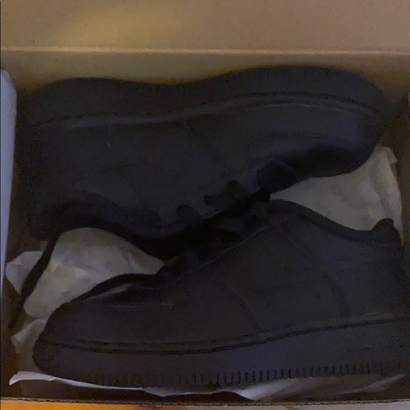 Kids Black Air Force 1 - Picture 1 of 3